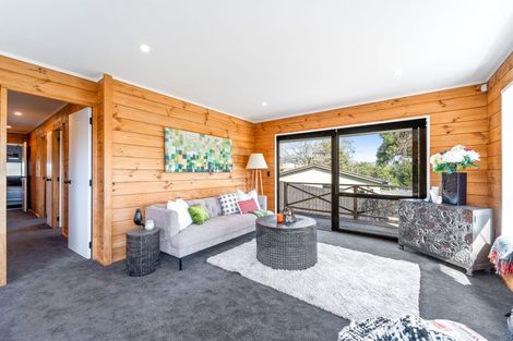 Photo of property in 1/80 Browns Bay Road, Rothesay Bay, Auckland, 0630