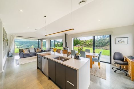 Photo of property in 46 Crest Road, Akatarawa, Upper Hutt, 5372