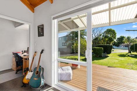 Photo of property in 12 Waimanu Place, Point Wells, Warkworth, 0986