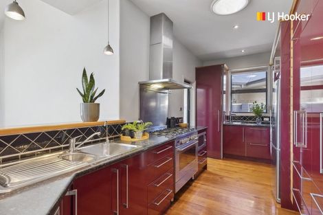 Photo of property in 85 Hargest Crescent, Saint Clair, Dunedin, 9012