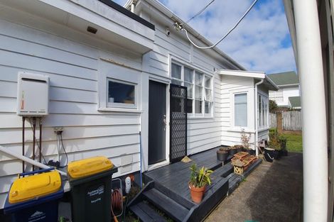 Photo of property in 1a Aberdeen Road, Castor Bay, Auckland, 0620