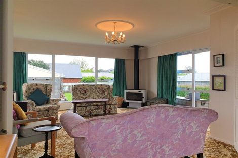 Photo of property in 5 Turakina Street, Merrilands, New Plymouth, 4312