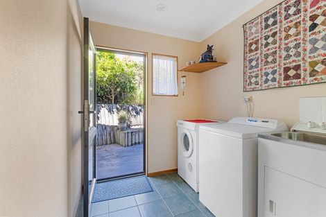 Photo of property in 3 Fairfax Terrace, Frankleigh Park, New Plymouth, 4310