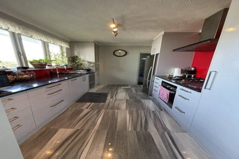 Photo of property in 10 Hinau Street, New Lynn, Auckland, 0600