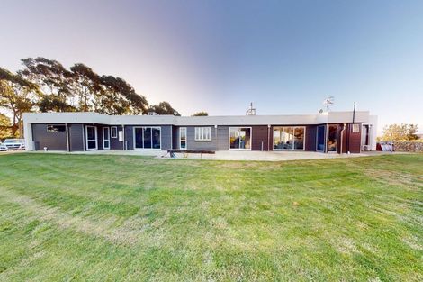 Photo of property in 1122 Rangiotu Road, Rangiotu, Palmerston North, 4477