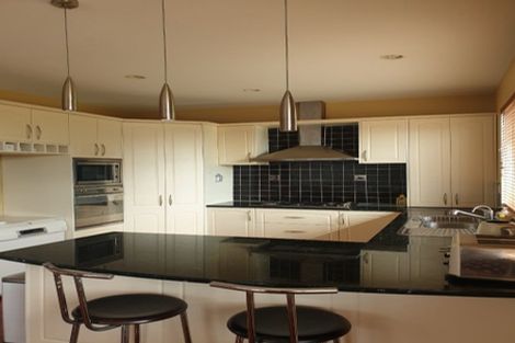 Photo of property in 701a Beach Road, Rothesay Bay, Auckland, 0630