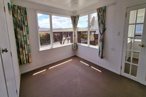 Photo of property in 4 Beverley Grove, Paparangi, Wellington, 6037