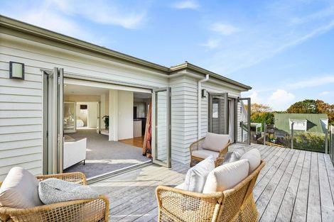 Photo of property in 80c Golf Road, New Lynn, Auckland, 0600