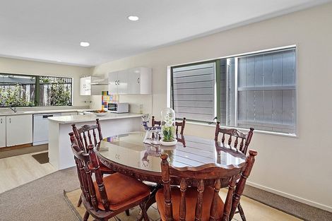 Photo of property in 2/23 Ludlow Terrace, Totara Vale, Auckland, 0627