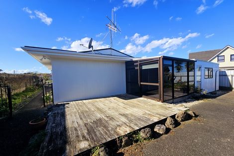 Photo of property in 16 Warwick Place, Springvale, Whanganui, 4501