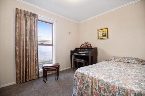 Photo of property in 2 Delamare Road, St Andrews, Hamilton, 3200