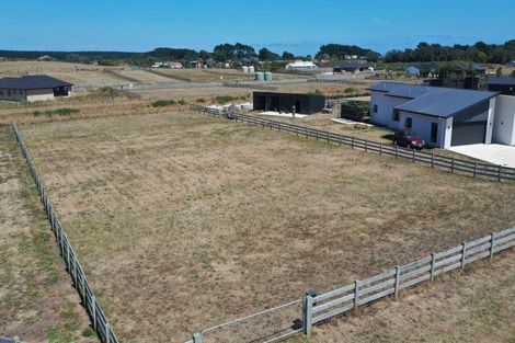 Photo of property in 10 Roma Way, Waitarere, 5510
