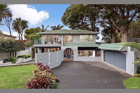 Photo of property in 16 Cobblestone Lane, Hillcrest, Auckland, 0627