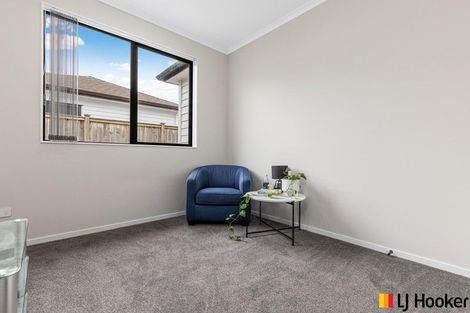 Photo of property in 2 Poutawa Lane, Clarks Beach, 2122