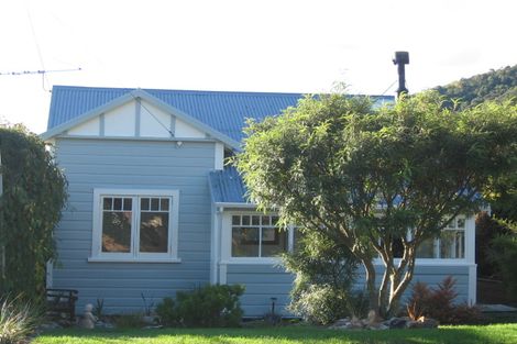 Photo of property in 6 Miro Street, Eastbourne, Lower Hutt, 5013