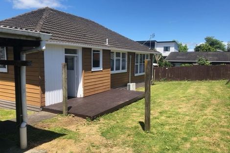 Photo of property in 3164 Great North Road, New Lynn, Auckland, 0600