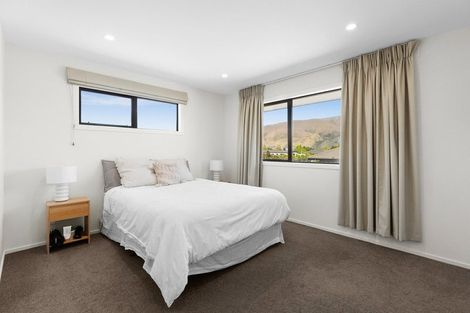 Photo of property in 52 Minaret Ridge, Wanaka, 9305