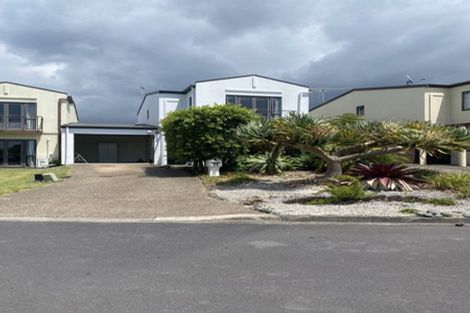 Photo of property in 54 Provence Esplanade, Te Atatu Peninsula, Auckland, 0610