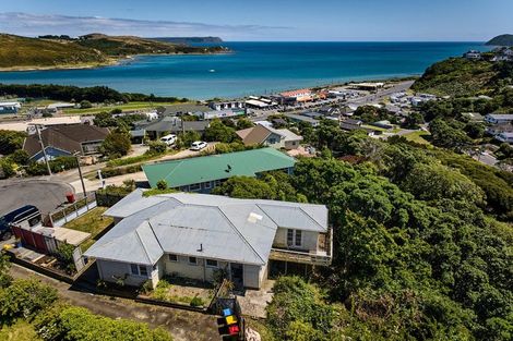 Photo of property in 16 Walker Avenue, Paremata, Porirua, 5026