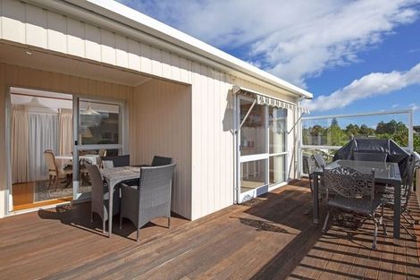 Photo of property in 76 Beechdale Crescent, Pakuranga Heights, Auckland, 2010