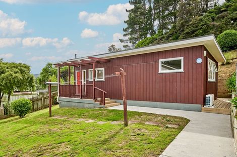 Photo of property in 4 Thomson Grove, Stokes Valley, Lower Hutt, 5019