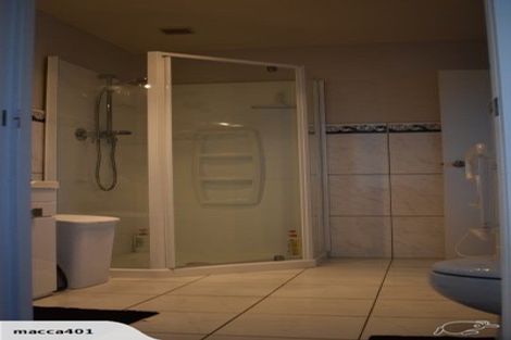 Photo of property in 3 Bridgehead Cove, West Harbour, Auckland, 0618