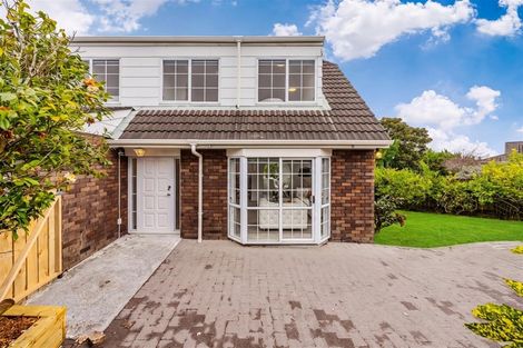 Photo of property in 1/5 Kadina Place, Botany Downs, Auckland, 2010