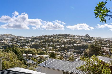 Photo of property in 11 Lomond Street, Newlands, Wellington, 6037