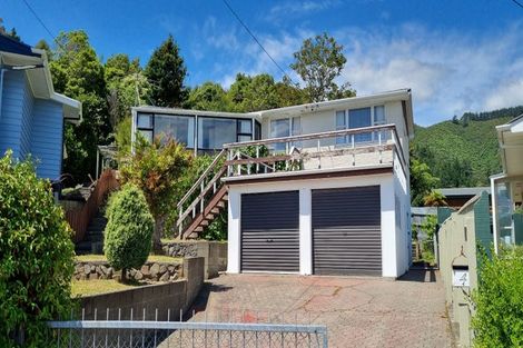 Photo of property in 4 Bella Grove, Naenae, Lower Hutt, 5011