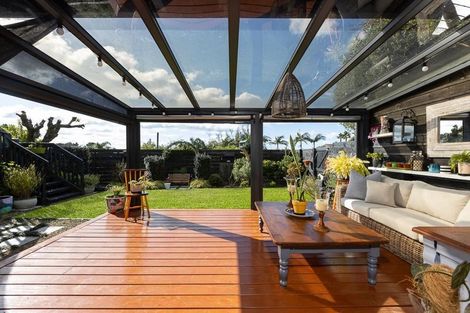 Photo of property in 1/4 Holt Avenue, Torbay, Auckland, 0630