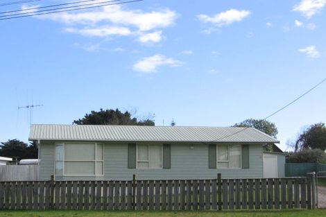 Photo of property in 75 Thomas Place, Foxton Beach, Foxton, 4815