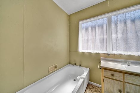 Photo of property in 4a Brierley Place, Marfell, New Plymouth, 4310