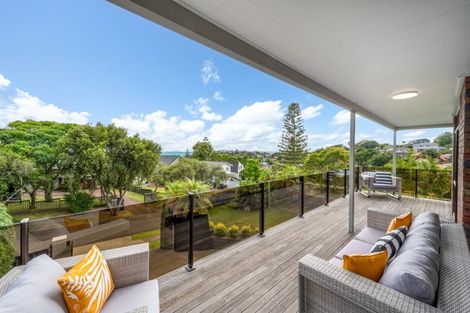 Photo of property in 3 Trident Place, Shelly Park, Auckland, 2014