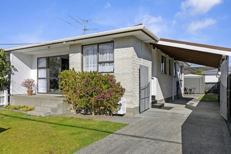 Photo of property in 2/50 Kowhai Avenue, Ebdentown, Upper Hutt, 5018