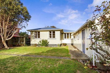 Photo of property in 83 Oxford Street, Tawa, Wellington, 5028