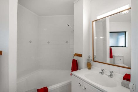 Photo of property in 1/114 The Circle, Manly, Whangaparaoa, 0930