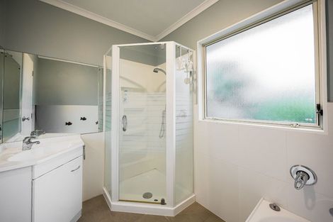 Photo of property in 30 Roberta Crescent, Orewa, 0931