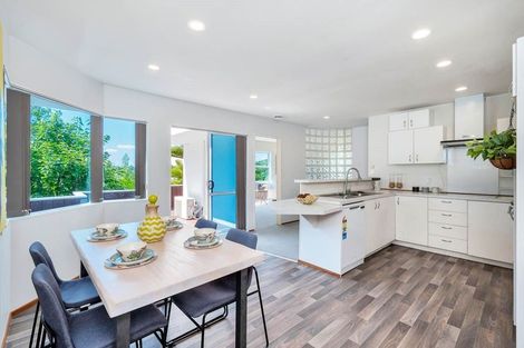 Photo of property in 1/23 Cairnbrae Court, Northcross, Auckland, 0632