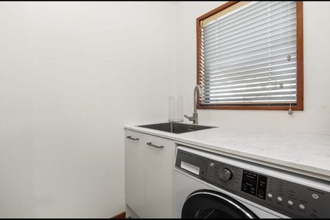 Photo of property in 2/43a Main Road, Redcliffs, Christchurch, 8081