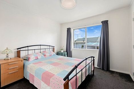 Photo of property in 1/24 Caribbean Drive, Unsworth Heights, Auckland, 0632