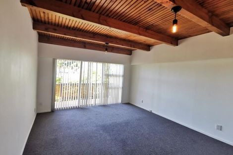 Photo of property in 2/59a Knights Road, Rothesay Bay, Auckland, 0630