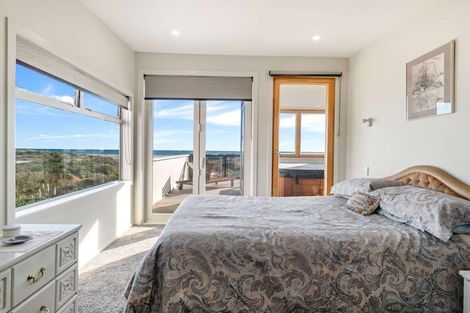 Photo of property in 5 Somerset Grove, Waitarere Beach, Levin, 5510