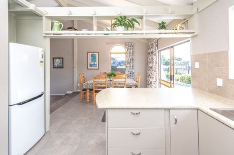 Photo of property in 53 Hinau Street, Castlecliff, Whanganui, 4501