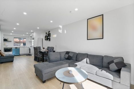 Photo of property in 19 Valour Lane, Papakura, 2110