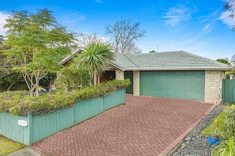 Photo of property in 41 Headcorn Place, Botany Downs, Auckland, 2010