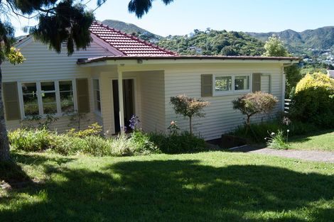Photo of property in 18 Trelissick Crescent, Ngaio, Wellington, 6035