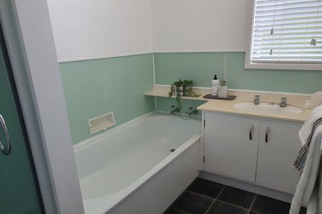 Photo of property in 2 Drury Street, Cloverlea, Palmerston North, 4412