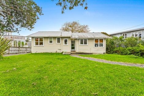 Photo of property in 52 Tiri Road, Manly, Whangaparaoa, 0930