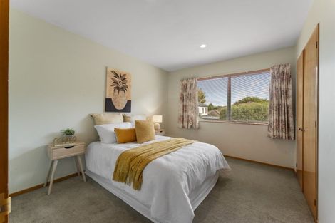 Photo of property in 27 Thornwood Place, Redwood, Christchurch, 8051