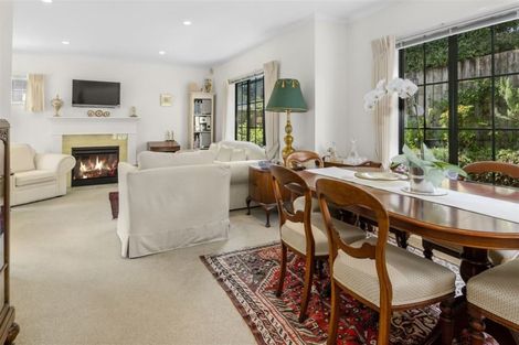 Photo of property in 1/274 East Coast Road, Forrest Hill, Auckland, 0620